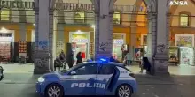 Aggredito vicino alla stazione a Roma, grave un funzionario. Scatta il maxi blitz