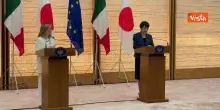 Takaichi fa gli auguri di compleanno a Meloni, l'applauso della delegazione giapponese