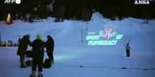 'Spirito della plutocrazia', sulle piste da sci di Davos la protesta satirica contro Trump