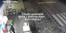 I ladri portano via i distributori automatici: il video