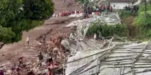 Indonesia, frana a Giava: almeno 8 morti e 80 dispersi