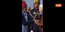 Von der Leyen in abiti tradizionali indiani con premier Modi a parata Repubblica a Nuova Dheli