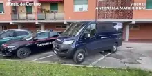 Anziana in fin di vita in casa, arrestata la badante: video