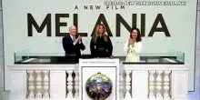 First Lady Usa suona la campanella alla Borsa per il film "Melania"