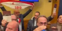 Iniziativa estrema destra Camera, opposizione occupa sala stampa