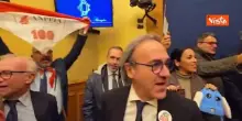Conferenza su Remigrazione alla Camera, Pd M5s e Avs occupano Sala Stampa e cantano 'Bella Ciao'