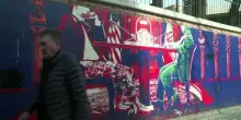 Murales antiamericani sul muro dell'ex ambasciata Usa a Teheran