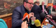 Salvini va via a fine conferenza stampa inseguito dai cronisti ma risponde solo sul Milan