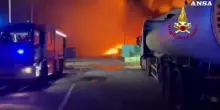 Incendio in un impianto di trattamento rifiuti di plastica nel Palermitano