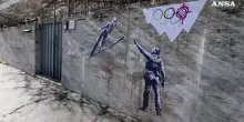 Milano Cortina, a Roma un murale di Laika contro la presenza dell'Ice