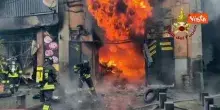 Scoppia un incendio in una pizzeria di Secondigliano (Napoli), evacuato l'edificio sovrastante