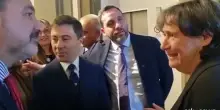 Foibe, stretta di mano tra Bocchino e presidente Consiglio Toscana