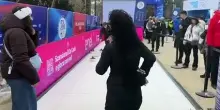 Alle Olimpiadi &egrave; Curling mania: tutti in fila per "lanciare la stone"