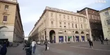 Torino, striscione "viva la Costituzione" in piazza San Carlo