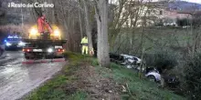 Incidente mortale a Morciano, il recupero della Bmw finita nel canale: video