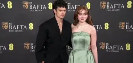 Il red carpet dei Bafta, Monica Bellucci e Sadie Sink rubano la scena