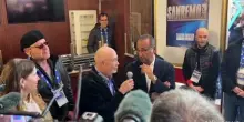 Sanremo, inaugurata all'Ariston opera luminosa dedicata a Pippo Baudo