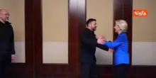 Zelensky accoglie a Kiev Von Der Leyen e Costa nel giorno del quarto anniversario della guerra