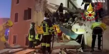 Esplosione in una palazzina nel Veronese, il recupero di una vittima