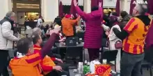 Juventus-Galatasaray, tifosi turchi cantano in piazza San Carlo
