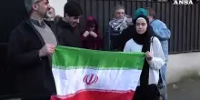 Iran, presidio a Roma contro i bombardamenti di Usa e Israele fuori dall'ambasciata