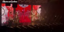 Mika accende l&rsquo;Unipol Arena di Bologna, fan in delirio: video