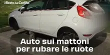 Auto sui mattoni per rubare le ruote, il video