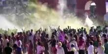 In India si celebra l'arrivo della primavera con l'Holi Festival