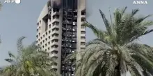 Kuwait City, torre di un edificio governativo in fiamme dopo un attacco con droni
