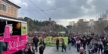 Sciopero transfemminista, a Roma lo striscione contro la guerra