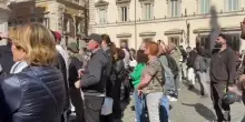 Giornata Unit&agrave;: curiosi e turisti in piazza Colonna per bande musicali