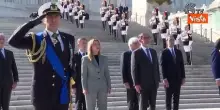 Giornata dell'Unit&agrave; nazionale, La Russa e Meloni cantano l'Inno di Mameli all'Altare della Patria