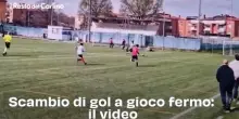 Scambio di gol a gioco fermo: il video