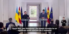 Zelensky a Madrid, Sanchez: "Niente pu&ograve; farci dimenticare l'Ucraina"
