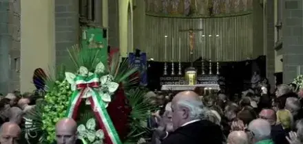 Bossi, terminati i funerali col "Va pensiero" e i cori "Secessione"