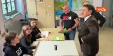 Conte al seggio dimentica la scheda elettorale e torna a prenderla, poi vota al Referendum