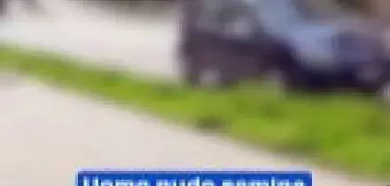 Uomo nudo semina il panico in strada a Reggio Emilia, video