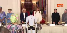 Melania Trump al vertice tech a Washington sfila con il robot umanoide "Numero 3"