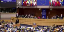 Parlamento europeo vieta l'uso dell'AI per deepfake pornografici