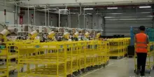 Amazon accelera le consegne tra IA e nuovi mezzi ecosostenibili