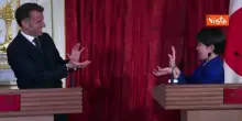 Emmanuel Macron e la prima ministra giapponese Takaichi imitano l'onda energetica di Dragon Ball