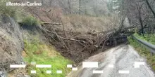 Maltempo e pioggia continua, frane nel Piceno: video