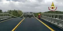 Maltempo Centro-Sud, proseguono ricerche dopo crollo ponte sulla SS16