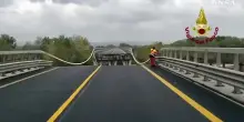 Continuano le ricerche dell'auto caduta dopo il crollo del ponte sul fiume Trigno
