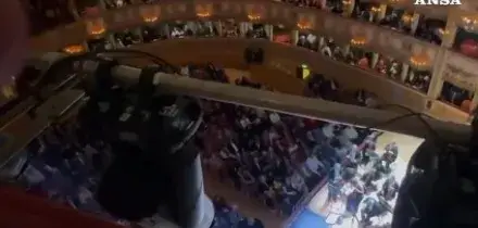 Venezia, il pubblico della Fenice contro Colabianchi: "Dimissioni!"