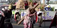 Pasqua in Corea del Sud, la sfilata per le strade di Seul