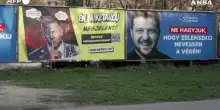 Ungheria: una campagna di manifesti elettorali del partito Fidesz definisce Zelensky e Von der Leyen "il rischio"