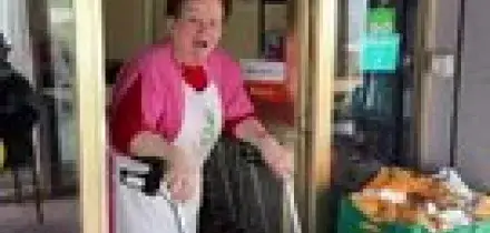 La storia di Anna e del suo alimentari che resiste dal 1954