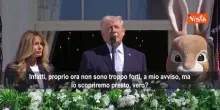 Trump parla di guerra in Iran col coniglio pasquale a fianco: Siamo una grande potenza militare
