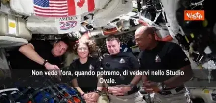 Trump agli astronauti di Orion: Non vedo l'ora di vedervi alla Casa Bianca